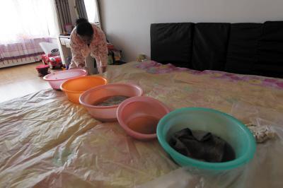 巩留楼上漏水，住户失联，小区没物管，业主维权难！律师来支招……
